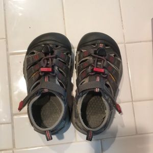 Toddler boys grey Keens